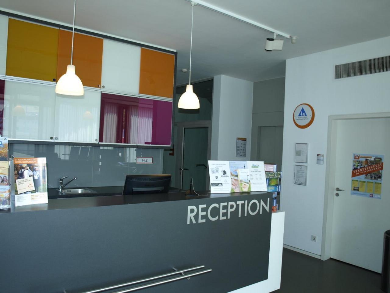 Jugendherberge Stuttgart Neckarpark Екстер'єр фото