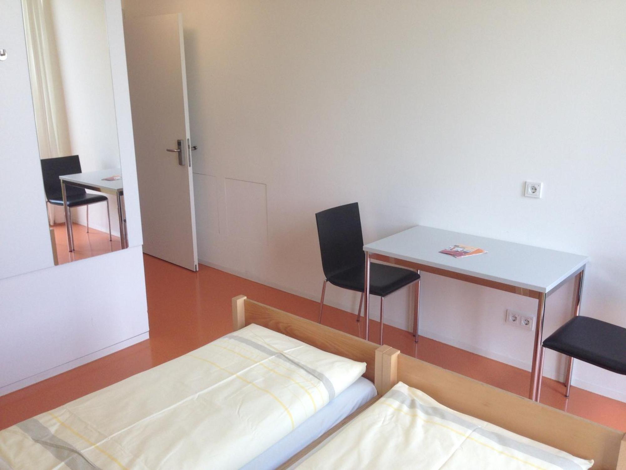 Jugendherberge Stuttgart Neckarpark Екстер'єр фото