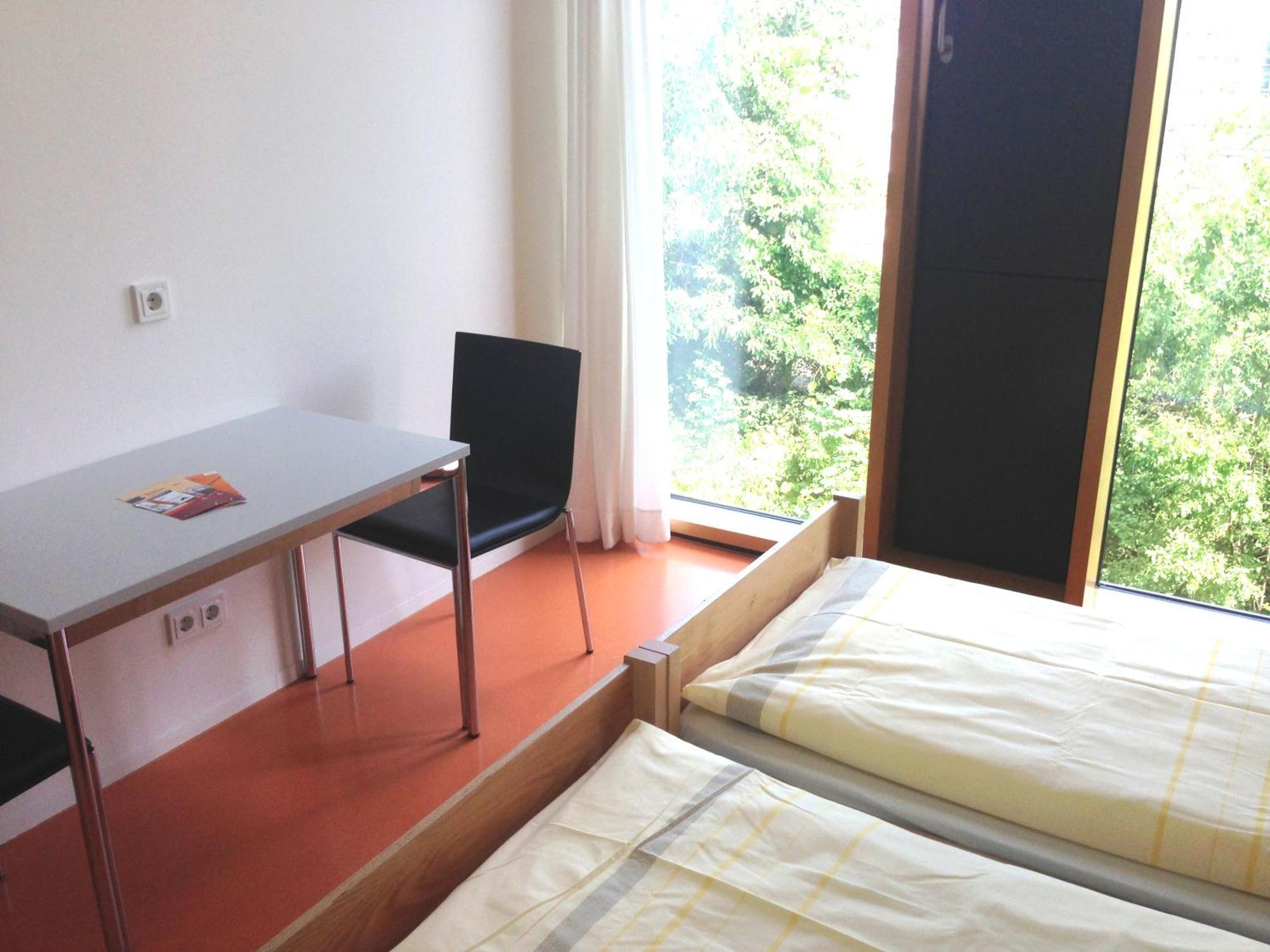 Jugendherberge Stuttgart Neckarpark Екстер'єр фото