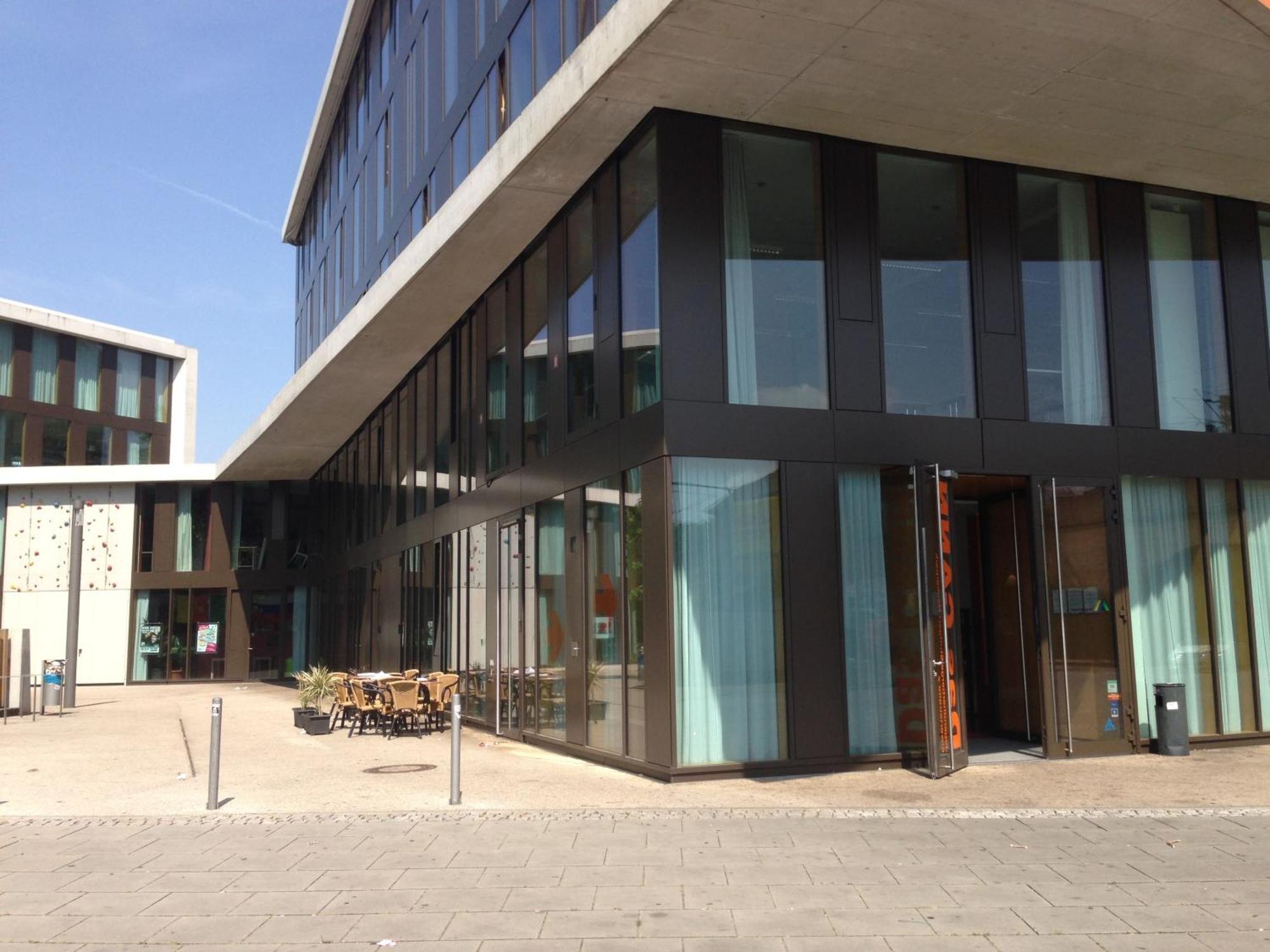 Jugendherberge Stuttgart Neckarpark Екстер'єр фото