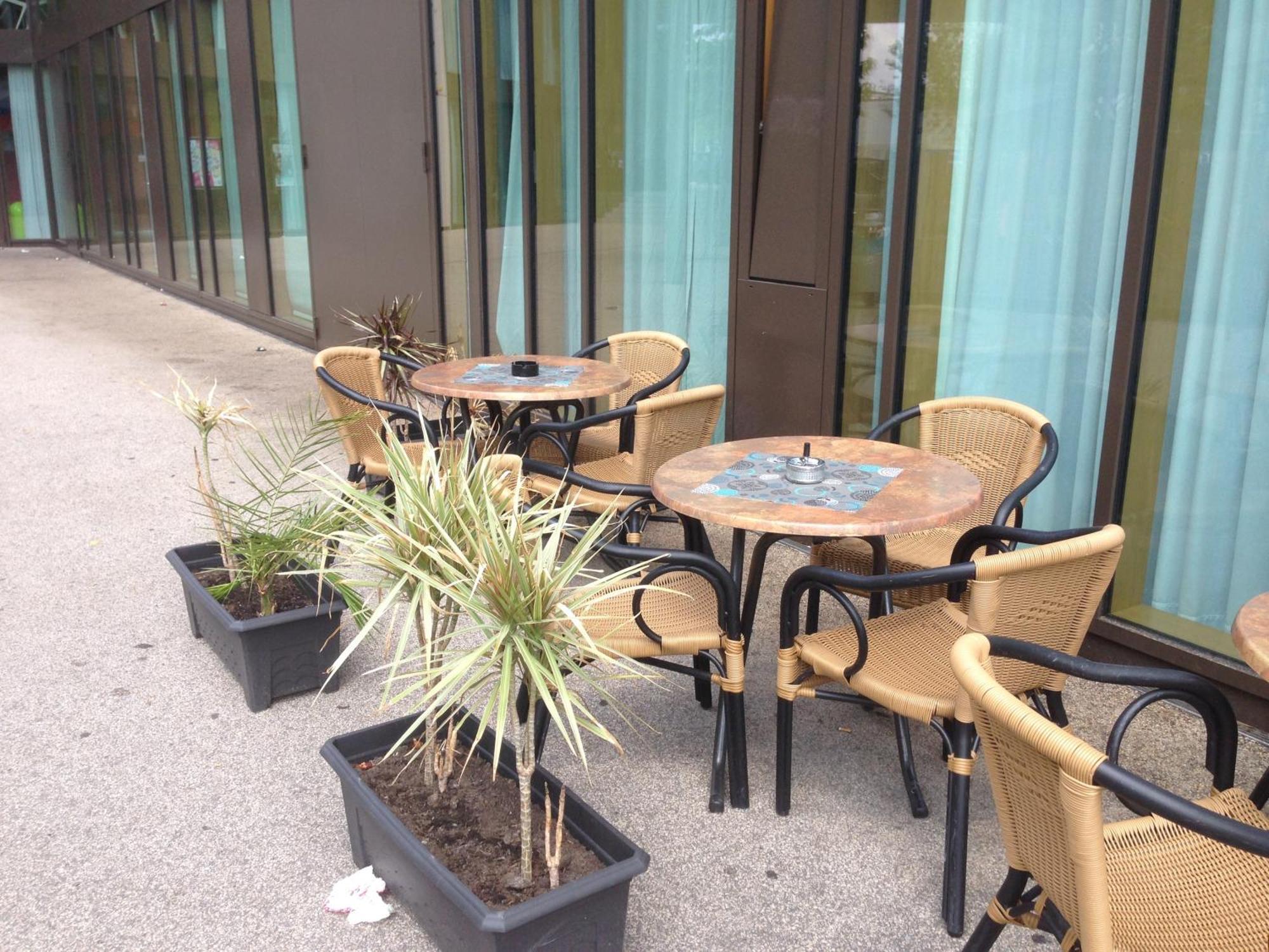Jugendherberge Stuttgart Neckarpark Екстер'єр фото