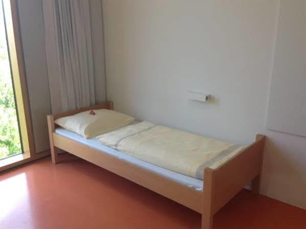 Jugendherberge Stuttgart Neckarpark Екстер'єр фото